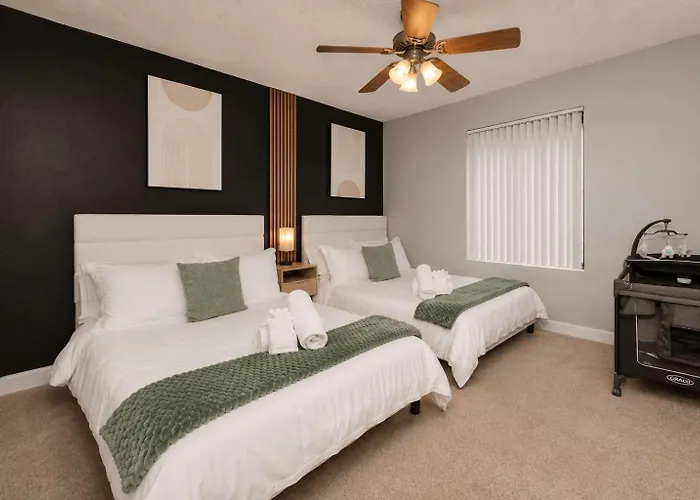 Retreat Near Asu 2 Bedroom Pools Gym Parking Pet-friendly Apartment