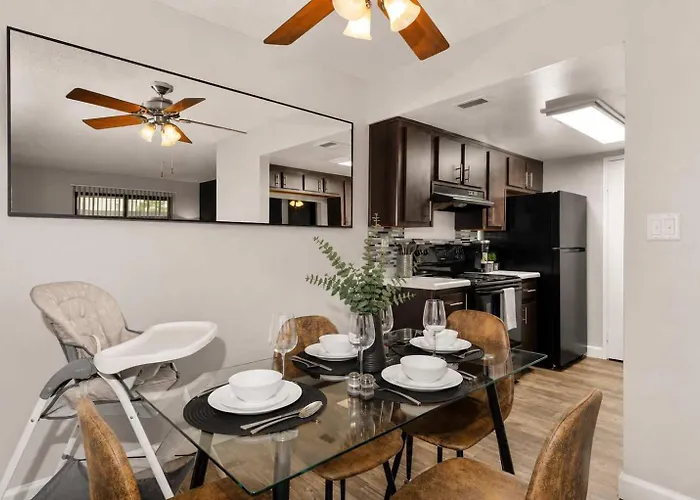 Retreat Near Asu 2 Bedroom Pools Gym Parking Pet-friendly Apartment Tempe