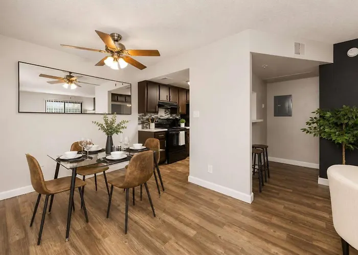 Apartment Retreat Near Asu 2 Bedroom Pools Gym Parking Pet-friendly *