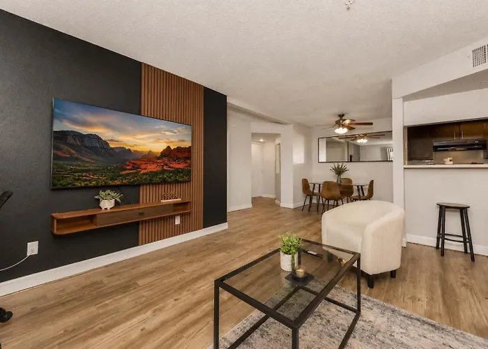 Retreat Near Asu 2 Bedroom Pools Gym Parking Pet-friendly Apartment