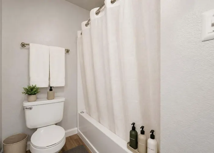 Retreat Near Asu 2 Bedroom Pools Gym Parking Pet-friendly Appartement