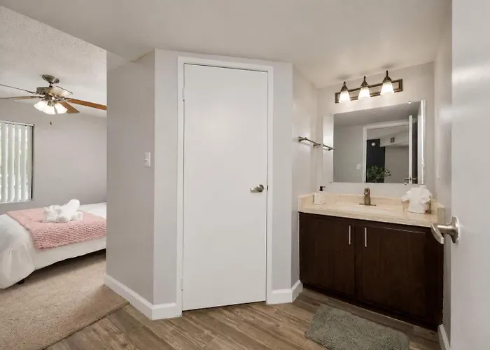 Apartment Retreat Near Asu 2 Bedroom Pools Gym Parking Pet-friendly Tempe