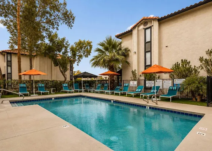 Retreat Near Asu 2 Bedroom Pools Gym Parking Pet-friendly Apartment Tempe